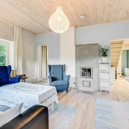 3 Bedroom Family With Huge Garden & Free Parking * Tallin