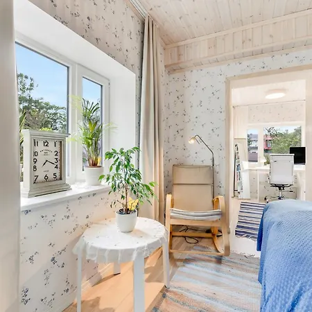 3 Bedroom Family With Huge Garden & Free Parking Puhkemaja *