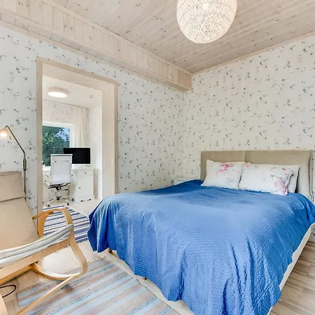3 Bedroom Family With Huge Garden & Free Parking Tallin