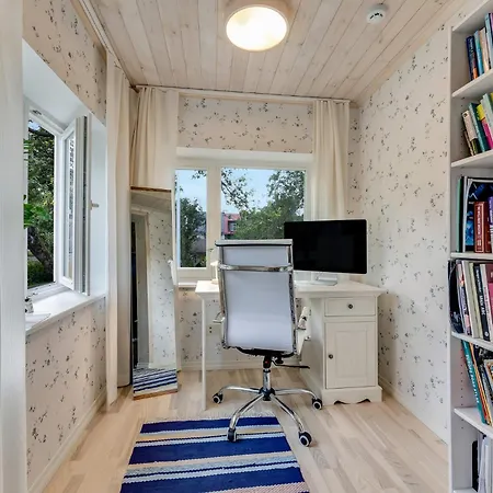 Сasa de vacaciones 3 Bedroom Family With Huge Garden & Free Parking Tallin