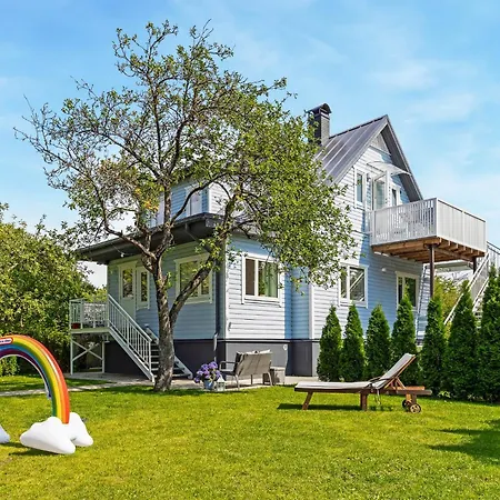 3 Bedroom Family With Huge Garden & Free Parking Сasa de vacaciones Tallin
