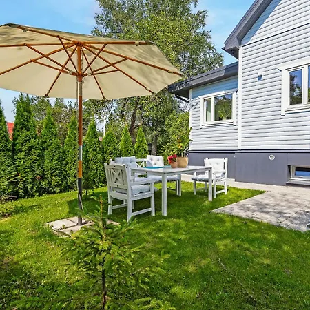 Сasa de vacaciones 3 Bedroom Family With Huge Garden & Free Parking Tallin