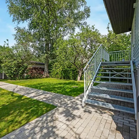 3 Bedroom Family With Huge Garden & Free Parking Сasa de vacaciones Tallin