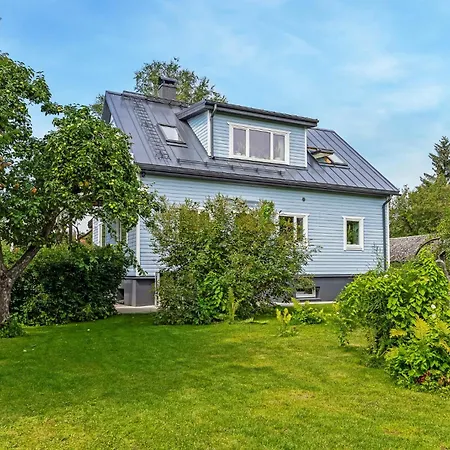 3 Bedroom Family With Huge Garden & Free Parking Сasa de vacaciones Tallin