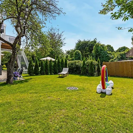 3 Bedroom Family With Huge Garden & Free Parking Сasa de vacaciones