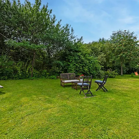 3 Bedroom Family With Huge Garden & Free Parking Puhkemaja