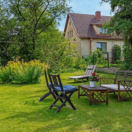 3 Bedroom Family With Huge Garden & Free Parking Сasa de vacaciones Tallin