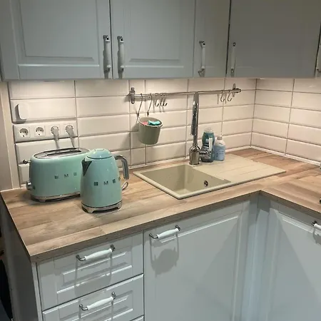 3 Bedroom Family With Huge Garden & Free Parking
