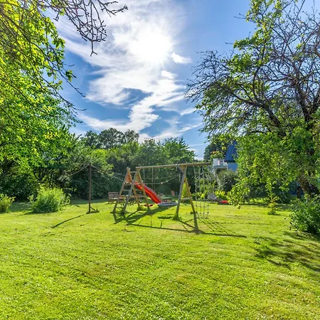 3 Bedroom Family With Huge Garden & Free Parking * Tallin