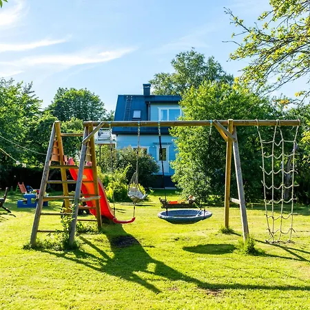 3 Bedroom Family With Huge Garden & Free Parking Puhkemaja *