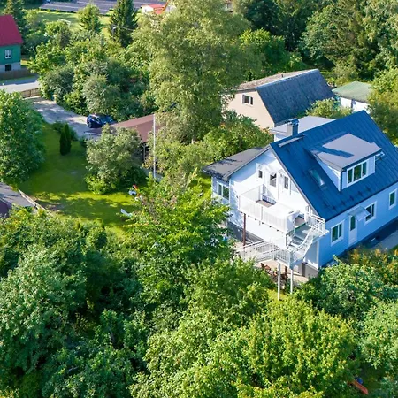 3 Bedroom Family With Huge Garden & Free Parking Сasa de vacaciones Tallin