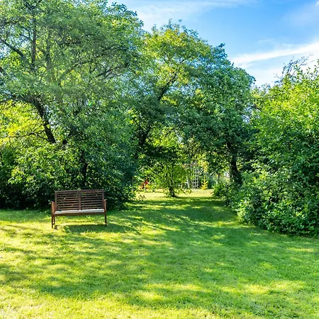 3 Bedroom Family With Huge Garden & Free Parking Сasa de vacaciones *
