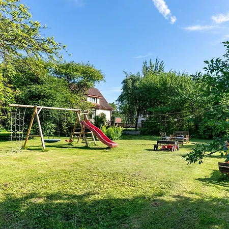 3 Bedroom Family With Huge Garden & Free Parking Puhkemaja Tallinn