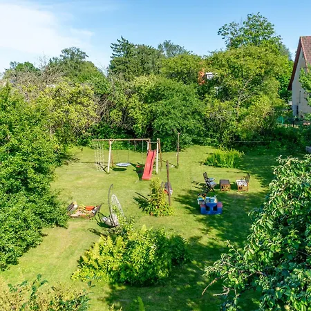 Сasa de vacaciones 3 Bedroom Family With Huge Garden & Free Parking Tallin